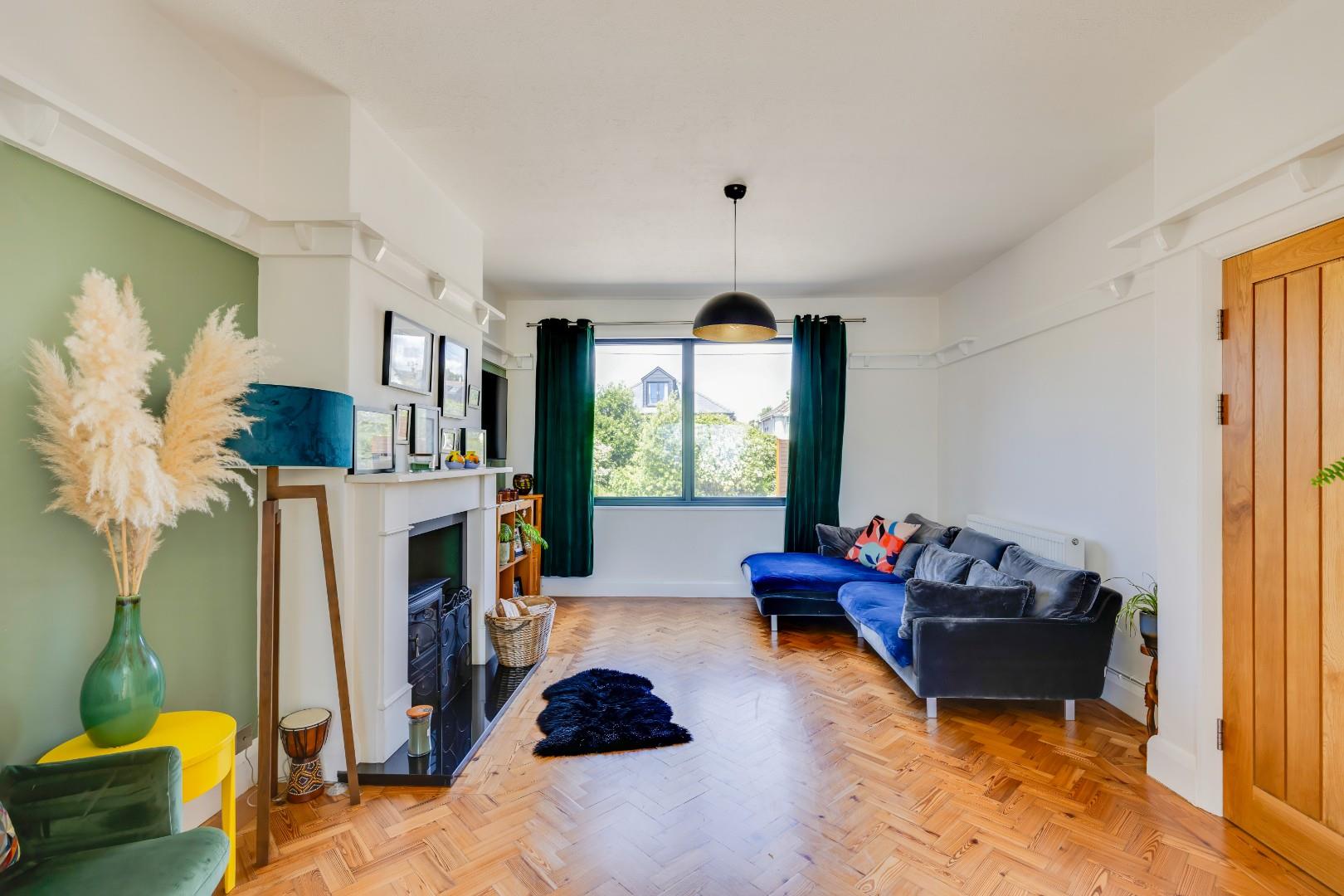 111 Fontygary Road, Rhoose, Barry, Vale Of Glamorgan, CF62 3DU